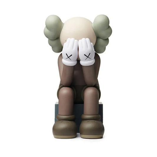 Sculpture with a neutral expression on a white background